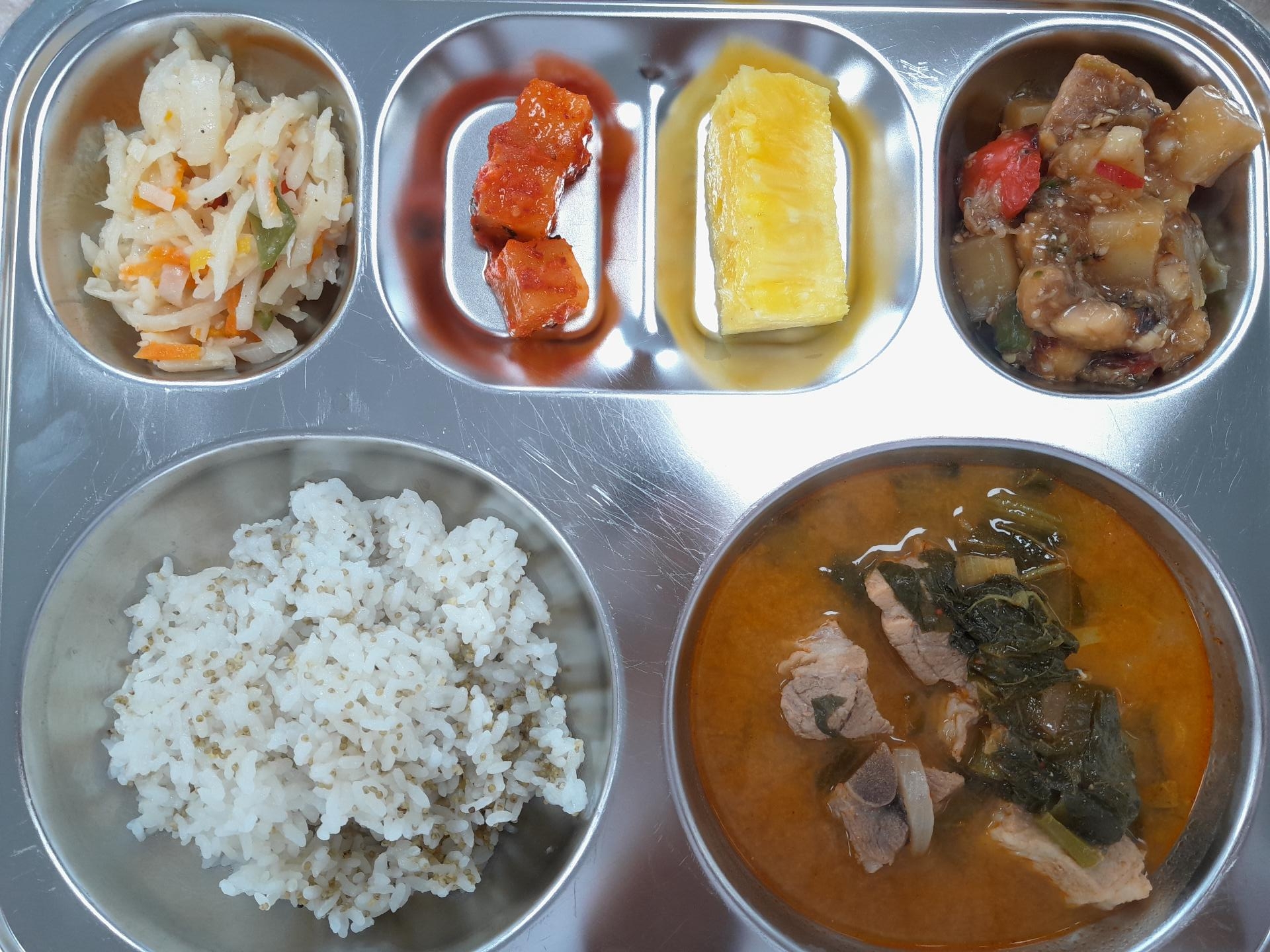차조밥
돈등뼈찌개(5.9.10)
아귀불고기(5.6.13)
감자채볶음(5)
깍두기(9)
파인애플_이미지