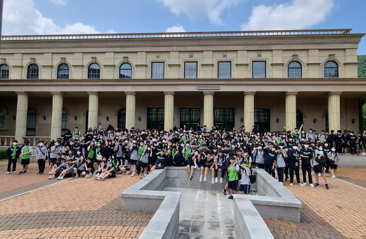 더불어 배우고 성장하는  평화로운 학교